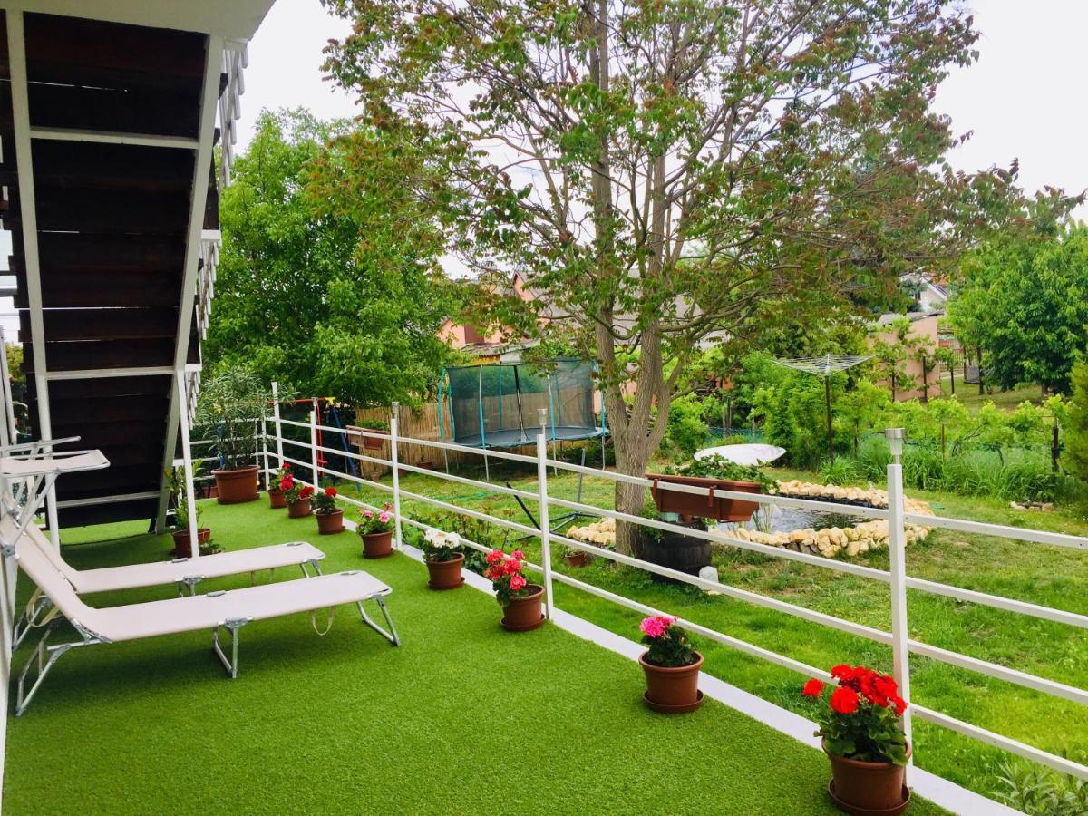 Lelle -kert Apartman 03 Balatonlelle Extérieur photo